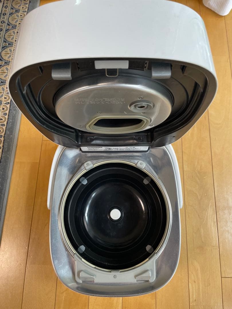 【ジャンク品】 TOSHIBA IH炊飯器 RC-10VSV ホワイト