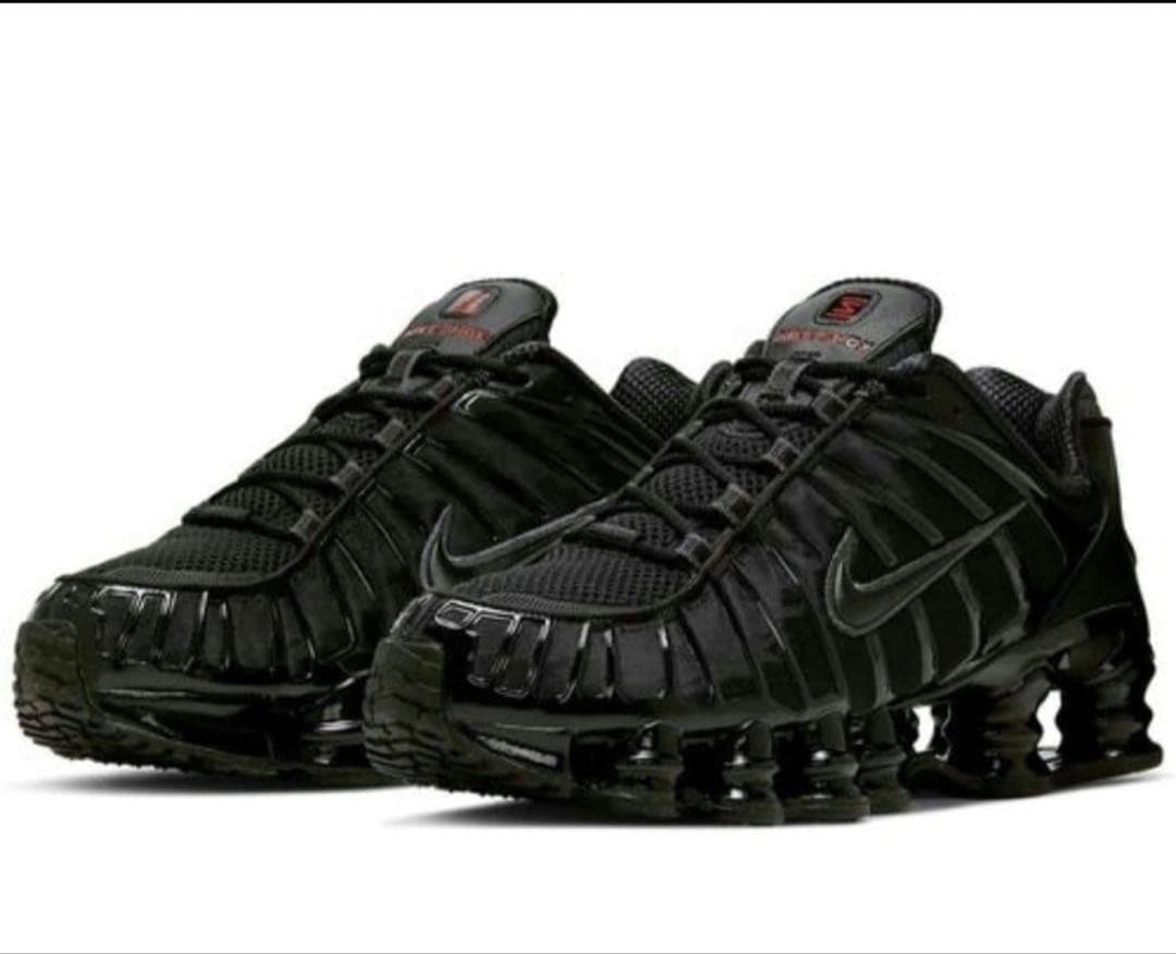 Nike Shox スニーカー ブラック