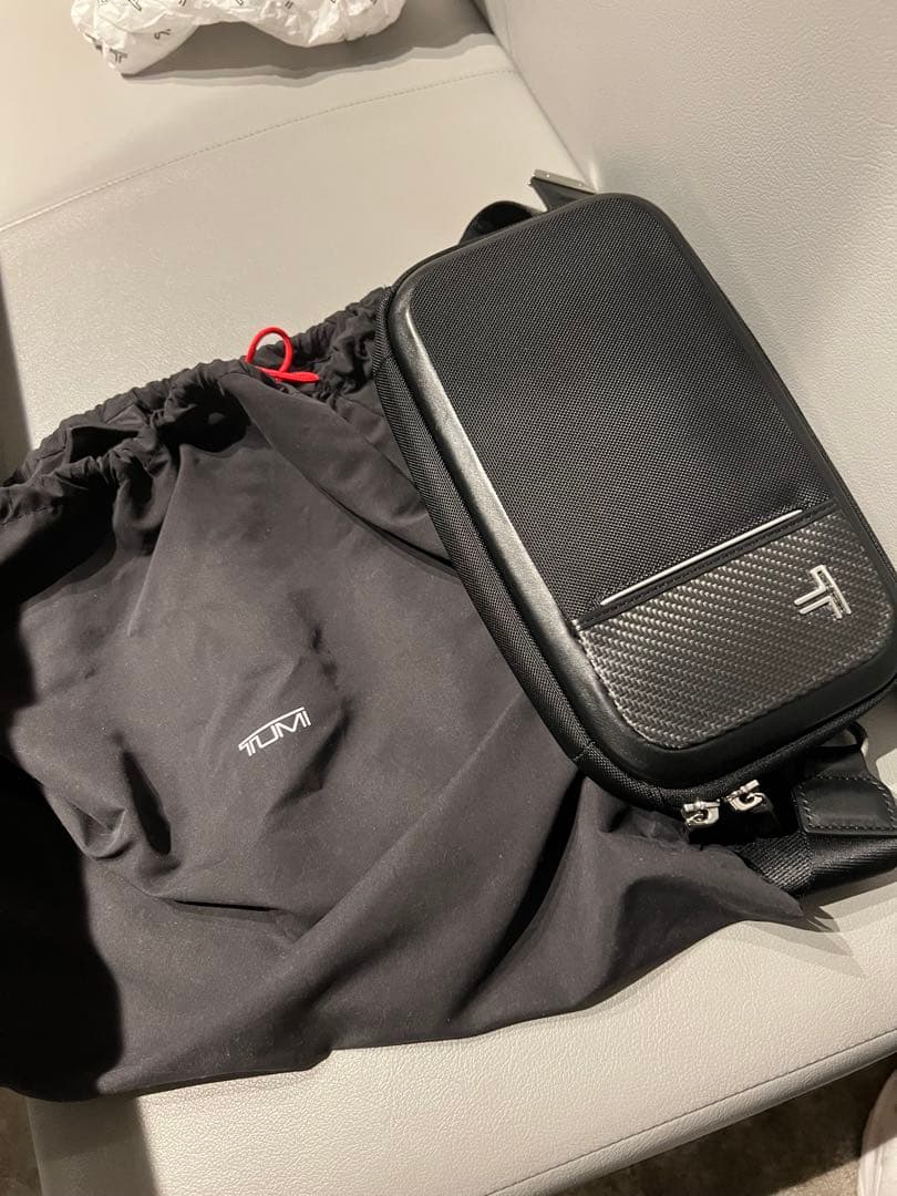 TUMI 「メッシーナ」コンパクト・スリング