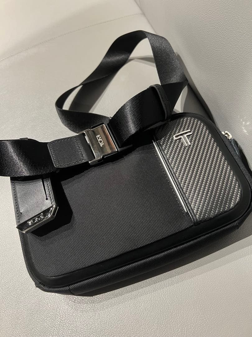 TUMI 「メッシーナ」コンパクト・スリング