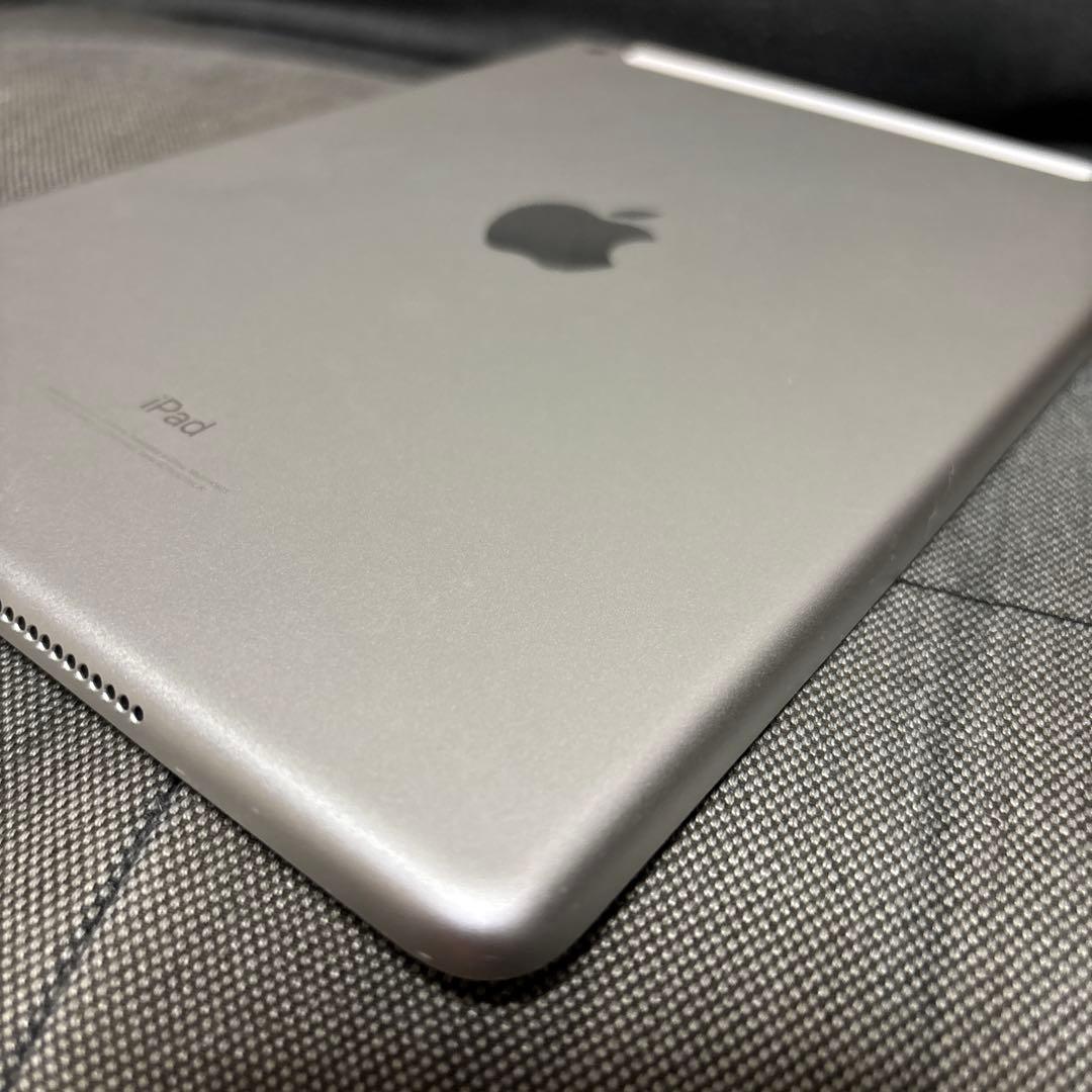 Apple iPad (第5世代) 32GB ホワイト　WiFi＿セルラーモデル