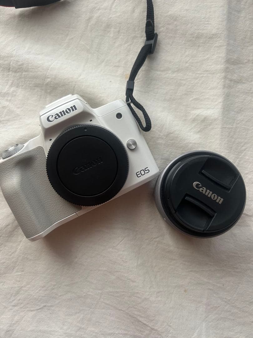 結*様 Canon EOS Kiss M ホワイト レンズ付 SDカード他 付属