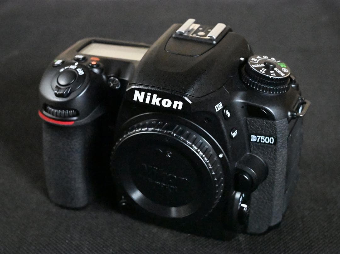 【撮影枚数3,798枚】ニコンD7500 18-140 キット+ SD128ギガ