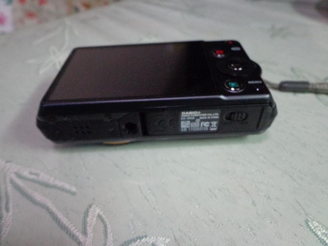 【美品】 CASIO EXILIM EX-ZR10 コンデジ 箱付き