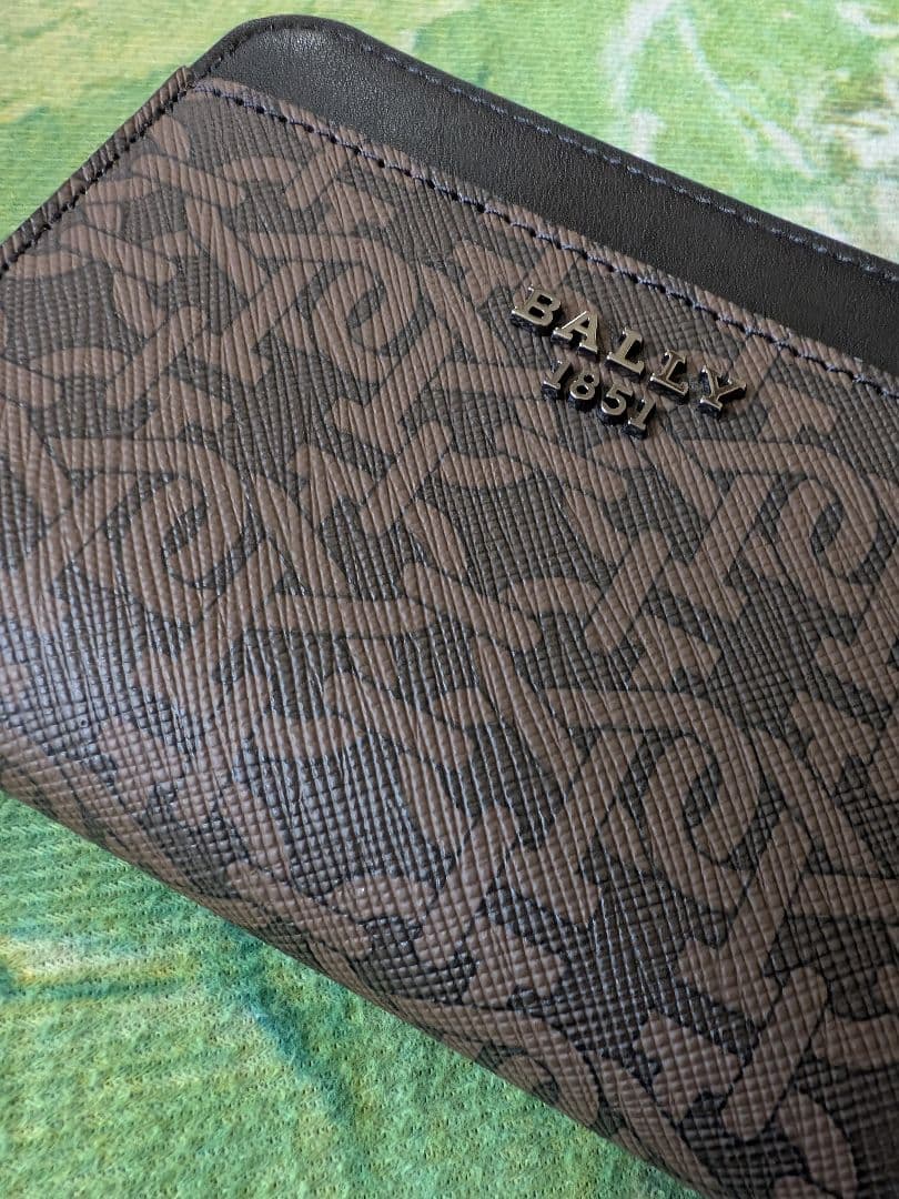 新品未使用★BALLY モノグラムショルダーウォレットケース