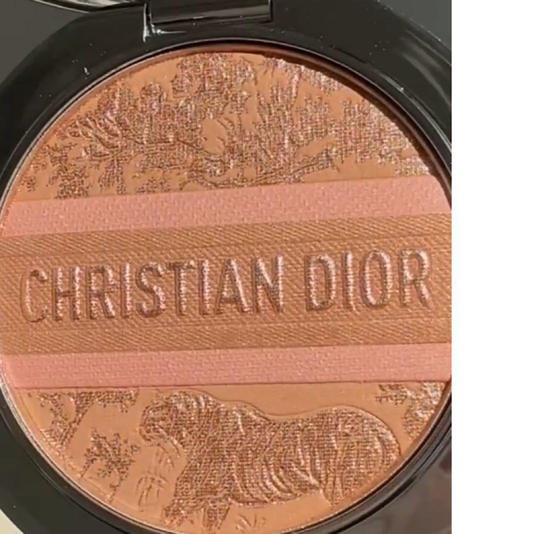 DIOR ディオールスキン フォーエヴァー ヌード ブロンズ グロウ 032