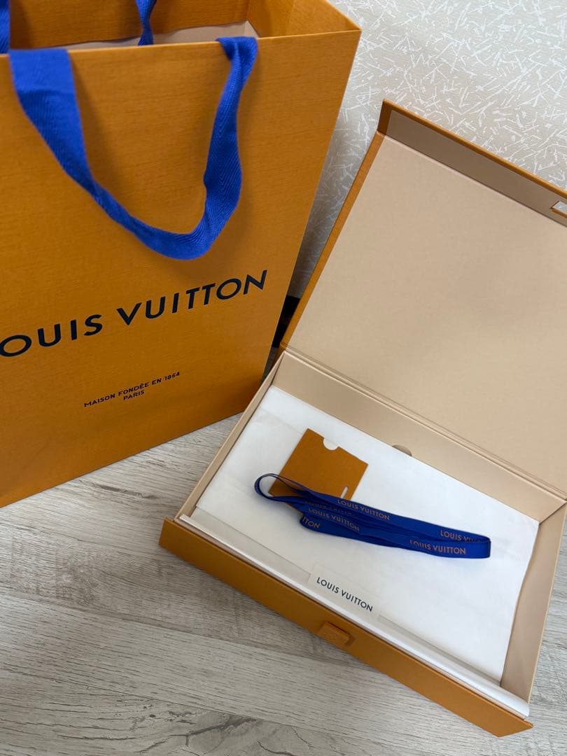 LOUI VUITTON マフラー • LV スクリプト