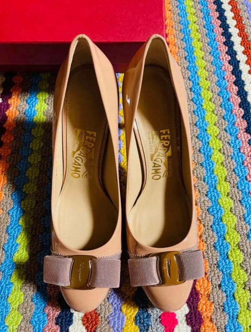 フェラガモ　リボンパンプス 新品未使用
