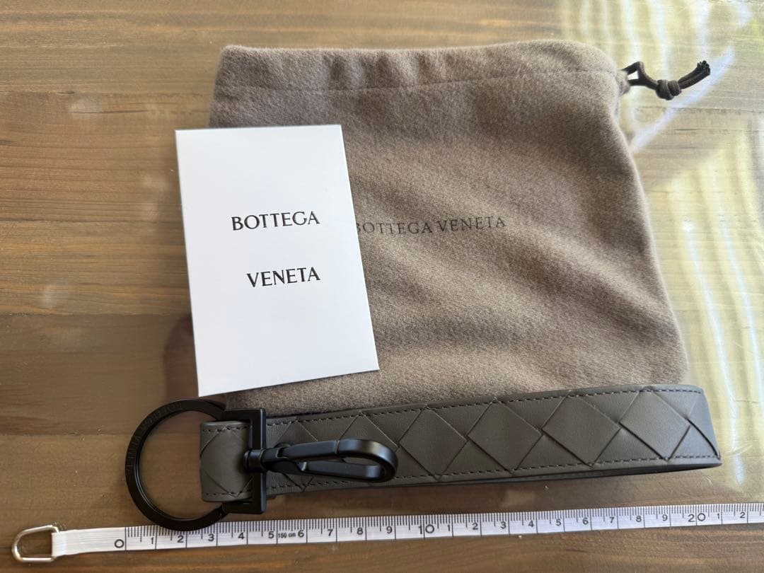 n*n様 お値下げ　BOTTEGA VENETA グレー レザー キーホルダー