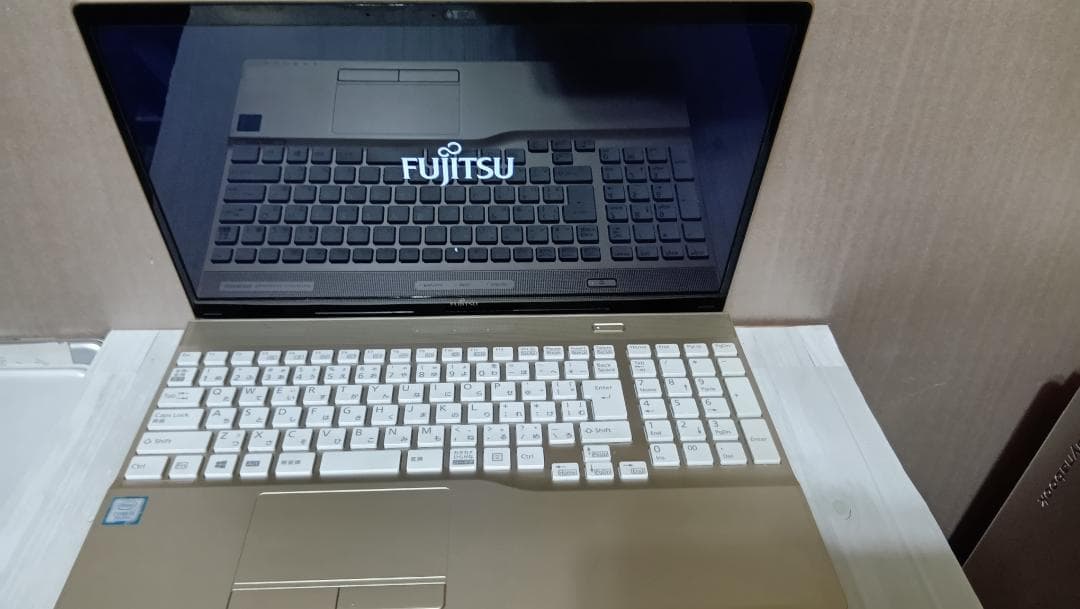 Fujitsu LifeBook AH45/C2 7世代i3 シャンパンゴールド