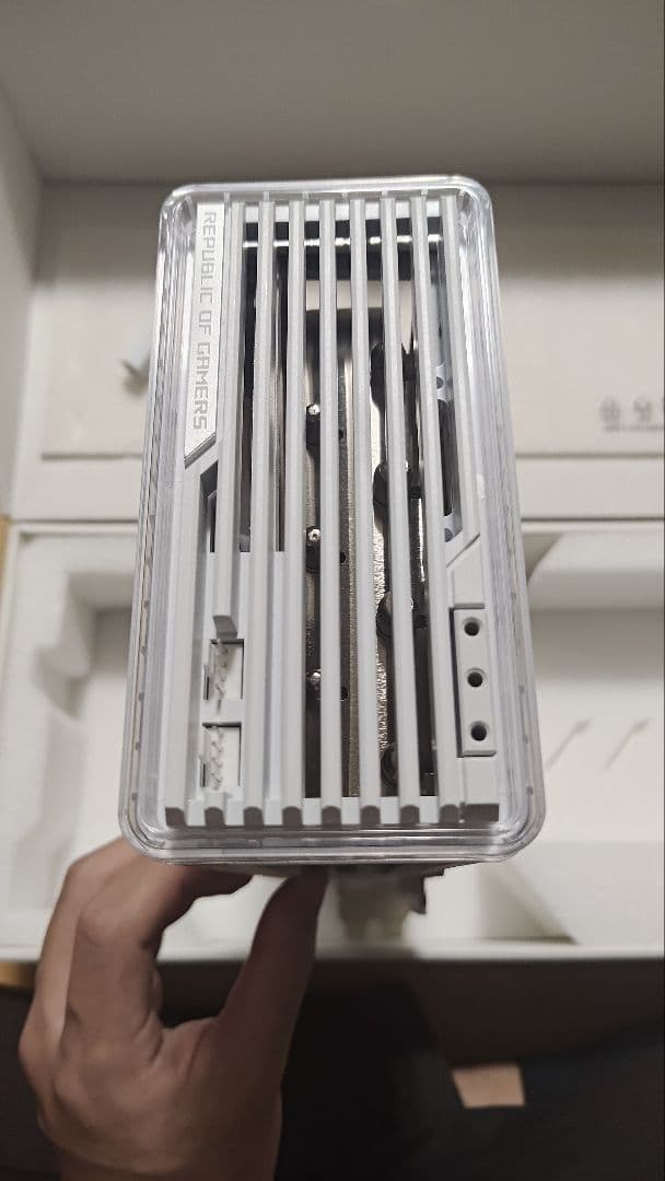 グラフィックボード・グラボ・ビデオカード ASUS ROG STRIX RTX 4080 SUPER WHITE