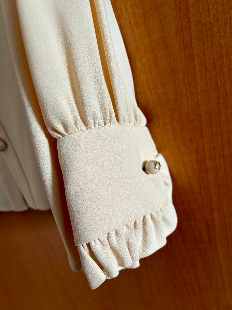 【新品】 CELINE トリオンフ付きパール風ボタン ブラウス 36 白