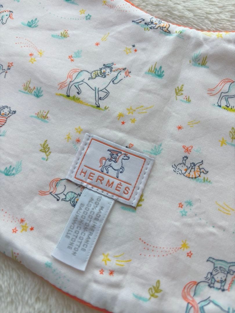 HERMES◆箱つき スタイ・よだれかけ 馬と子供のデザイン