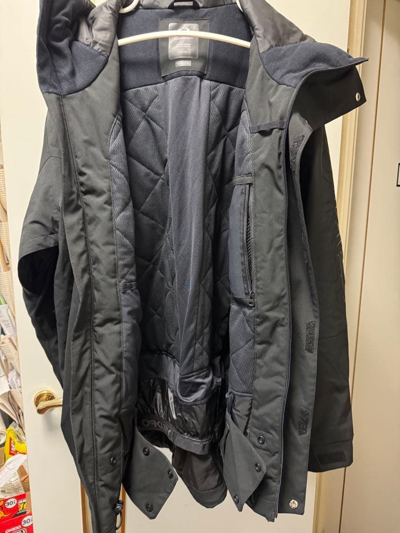 美品　OAKLEY ジャケット ブラック　スノーボード　ウェア