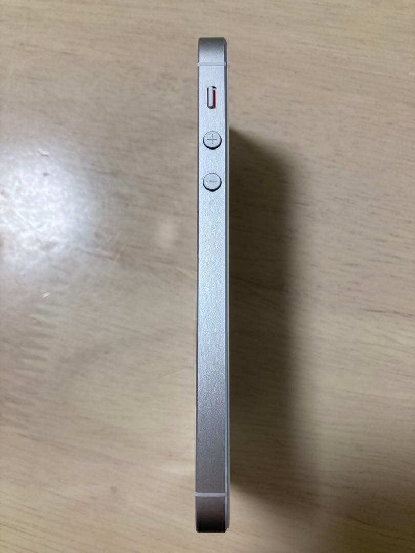 iPhone SE(第一世代)シルバー 本体