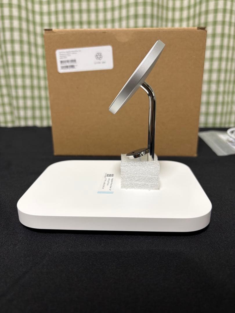 Apple MagSafe 磁気吸着 スタンド型ワイヤレス充電器 非売品 正規品