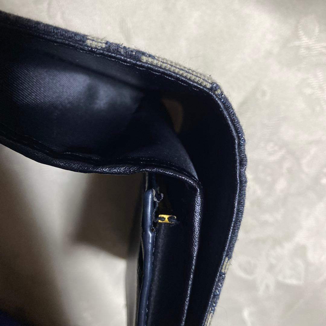 ロゴパターン 三つ折り財布