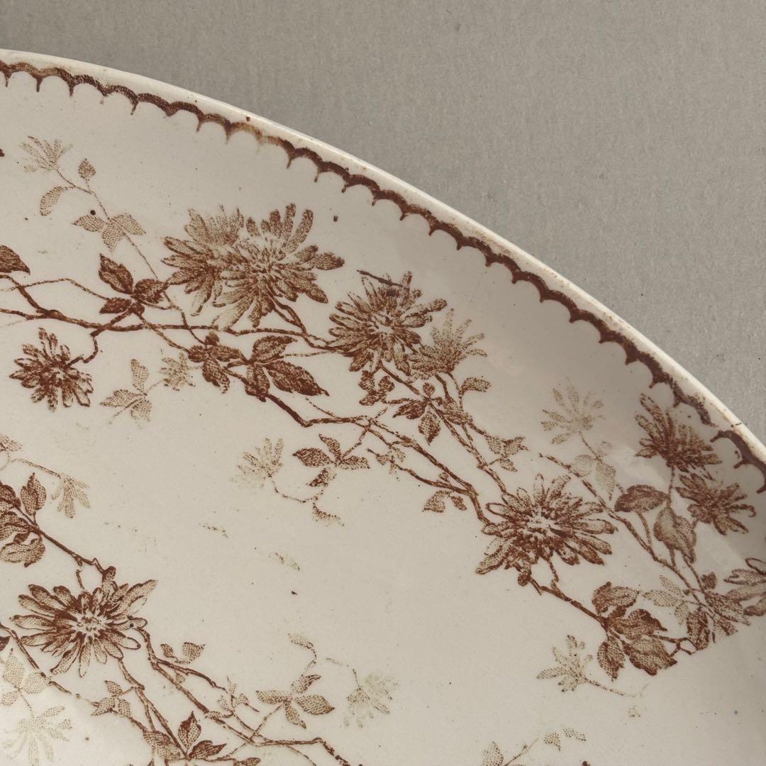 フランスアンティーク クレイユモントロー ブラウンの花模様が美しいラヴィエ