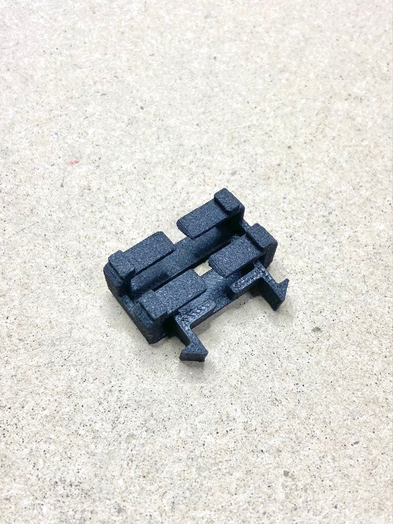 ジムニーjb64、jb74用　弾薬供給システム風USBケーブルカバー