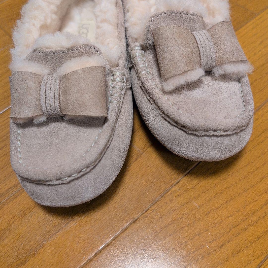 UGGアグ✩アンスレーリボン付きモカシン✩22cmベージュ✩美品
