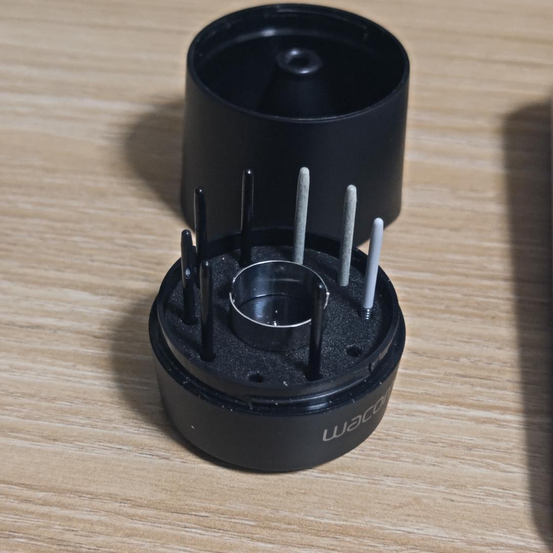 Wacom Cintiq 24HD DTK-2400/K0 状態良好 正常動作品