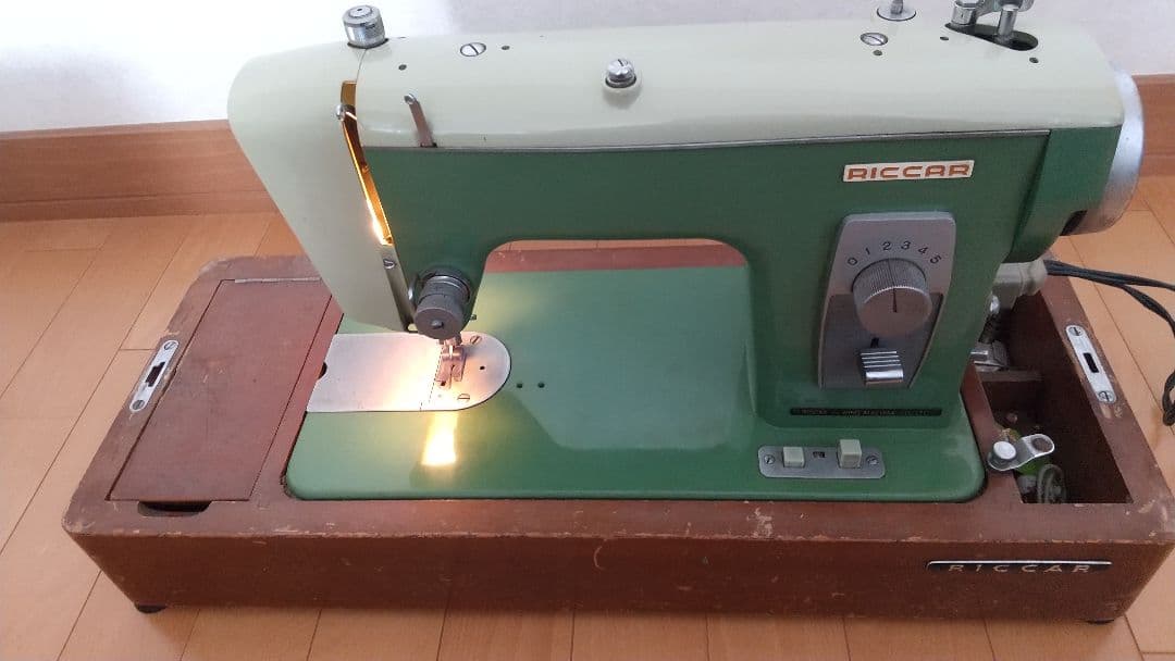 【希少】オシャレ アンティークミシン 木箱付き リッカーミシン 鍵付き