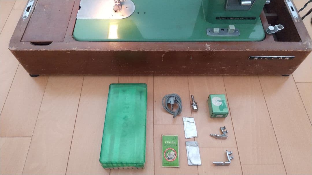 【希少】オシャレ アンティークミシン 木箱付き リッカーミシン 鍵付き