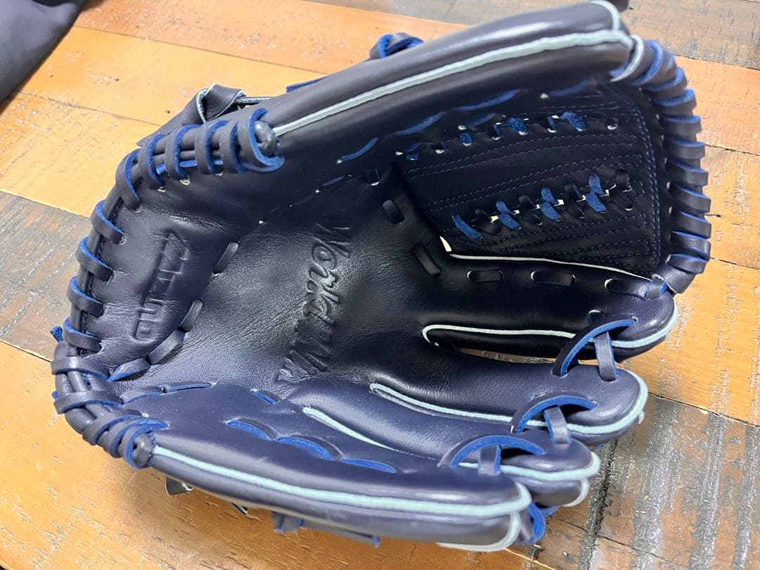 ハ*ス様 横浜denaベイスターズ　三浦大輔監督サイン入り グローブ