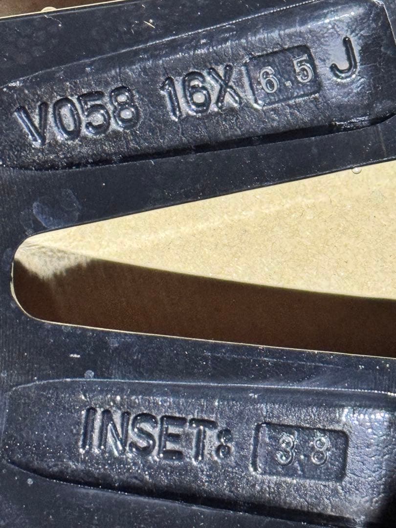 週末限定値下げ！プジョー2008スタットレスホイールセット 215/65 R16