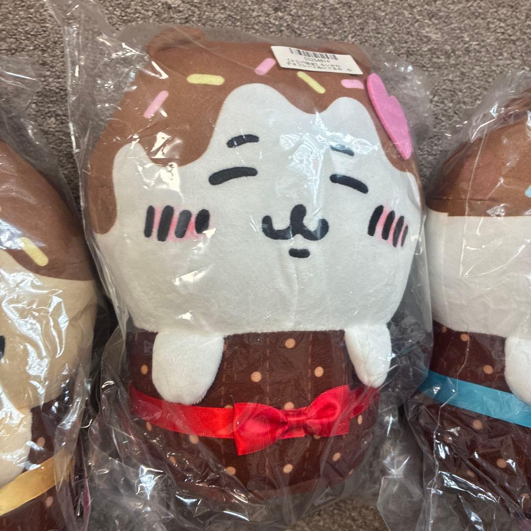 トレバ限定　ちいかわ　チョコレートぬいぐるみ　ハチワレ　うさぎ