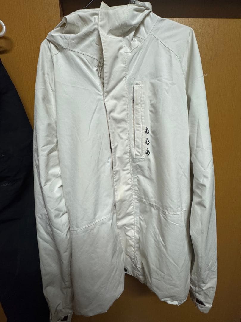 定価9万円『GORE-TEX』スノーボードウェア上下セット VOLCOM 白&黒