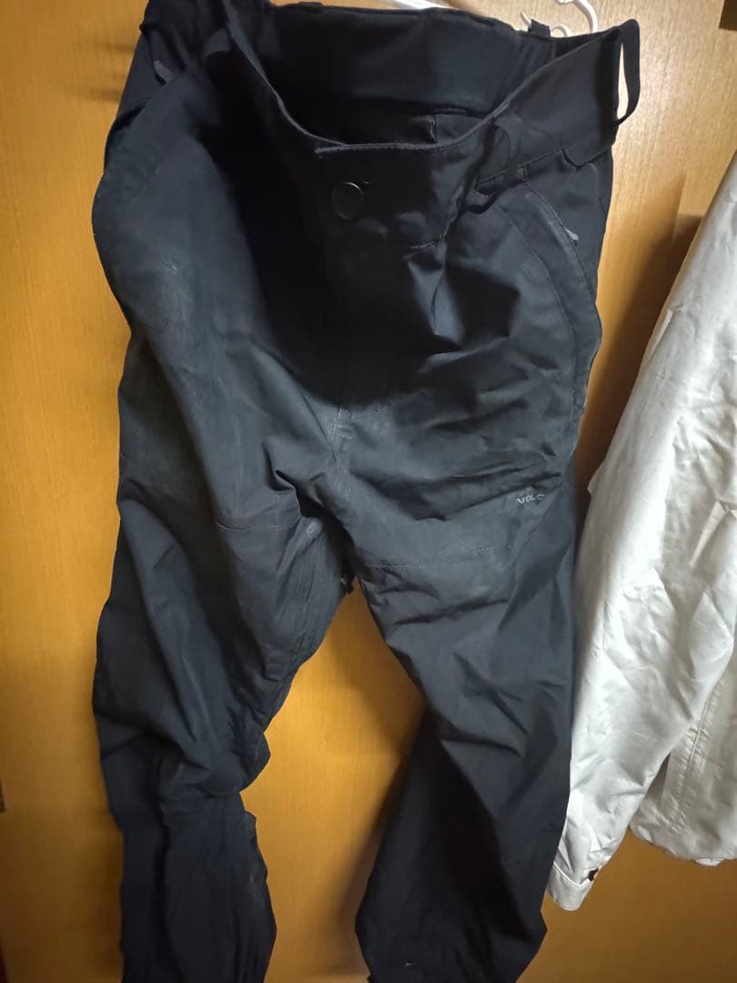 定価9万円『GORE-TEX』スノーボードウェア上下セット VOLCOM 白&黒