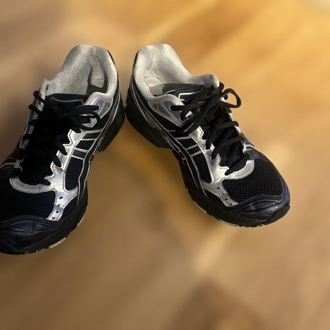 ASICS GEL-KAYANO 14 ブラック/シルバー 28.0cm