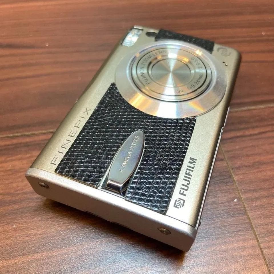 FUJIFILM FinePix F30 デジカメ ほぼ新品 3442