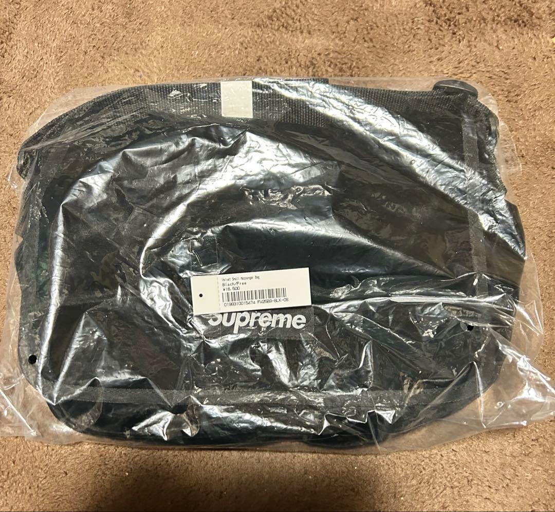 バッグ supreme Velvet Small Messenger Bag black
