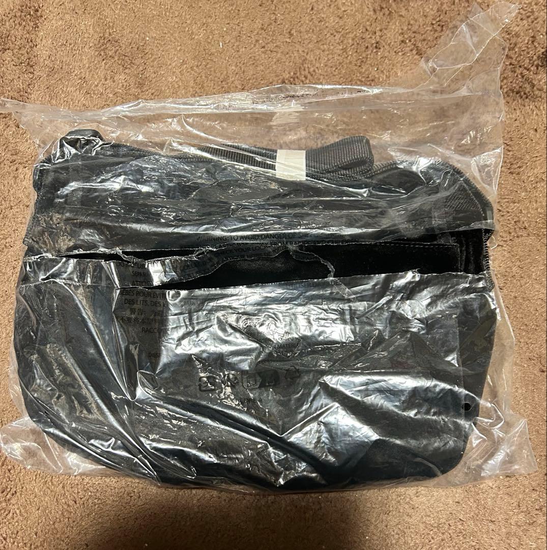 バッグ supreme Velvet Small Messenger Bag black