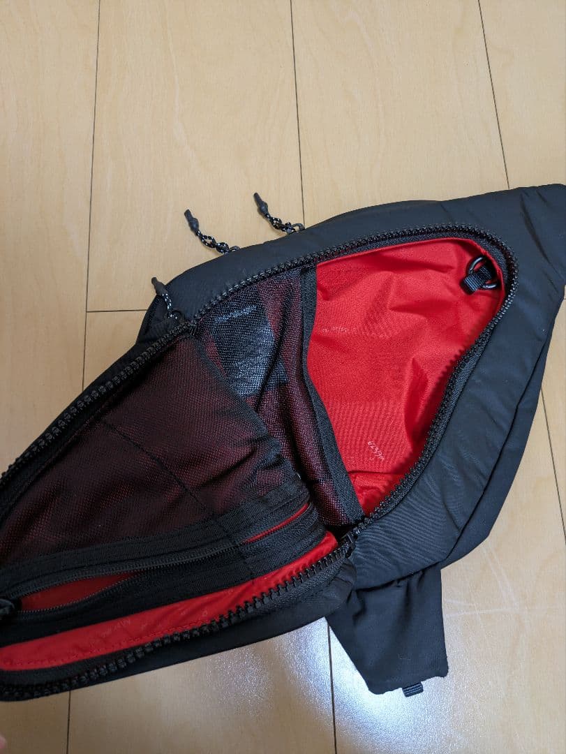 【最終価格】【新品未使用】トポロジー　スリングメッセンジャースモール　ショルダー