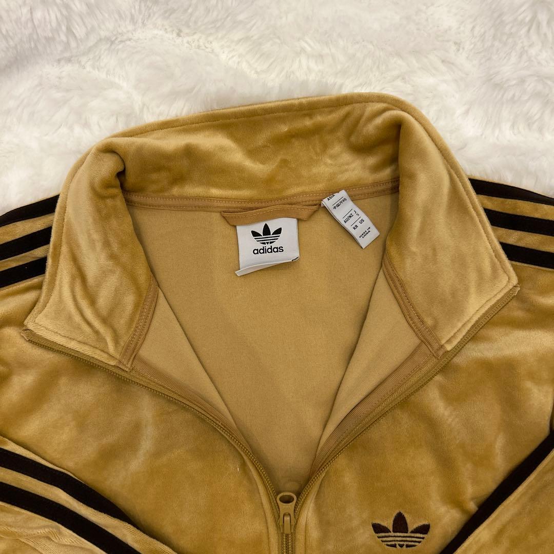 adidas トラックジャケット ベロア ベージュ