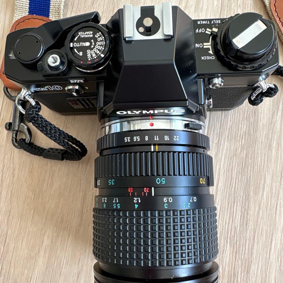 オリンパスのフィルム一眼レフカメラ「OM-10」保護ケース付き