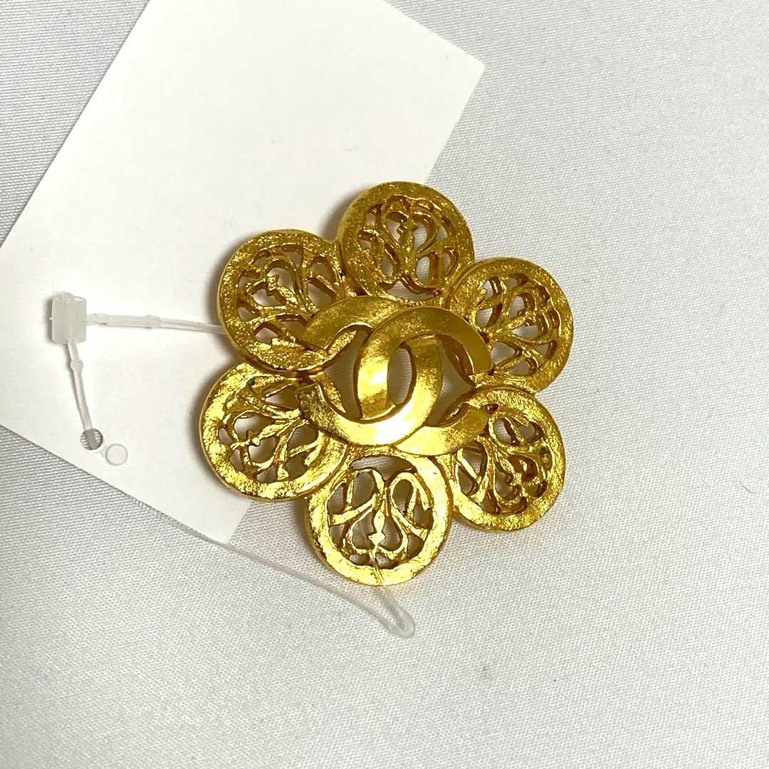 CHANEL(シャネル) ブローチ　95A ゴールド　ココマーク