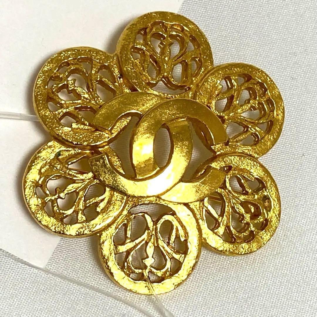 CHANEL(シャネル) ブローチ　95A ゴールド　ココマーク