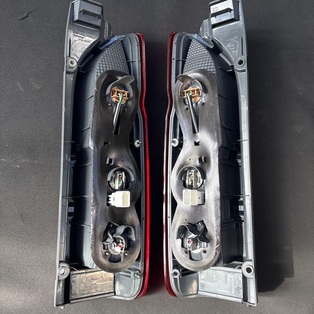 ハイエース200系 テールランプ