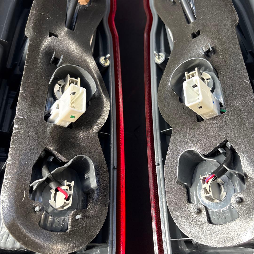 ハイエース200系 テールランプ