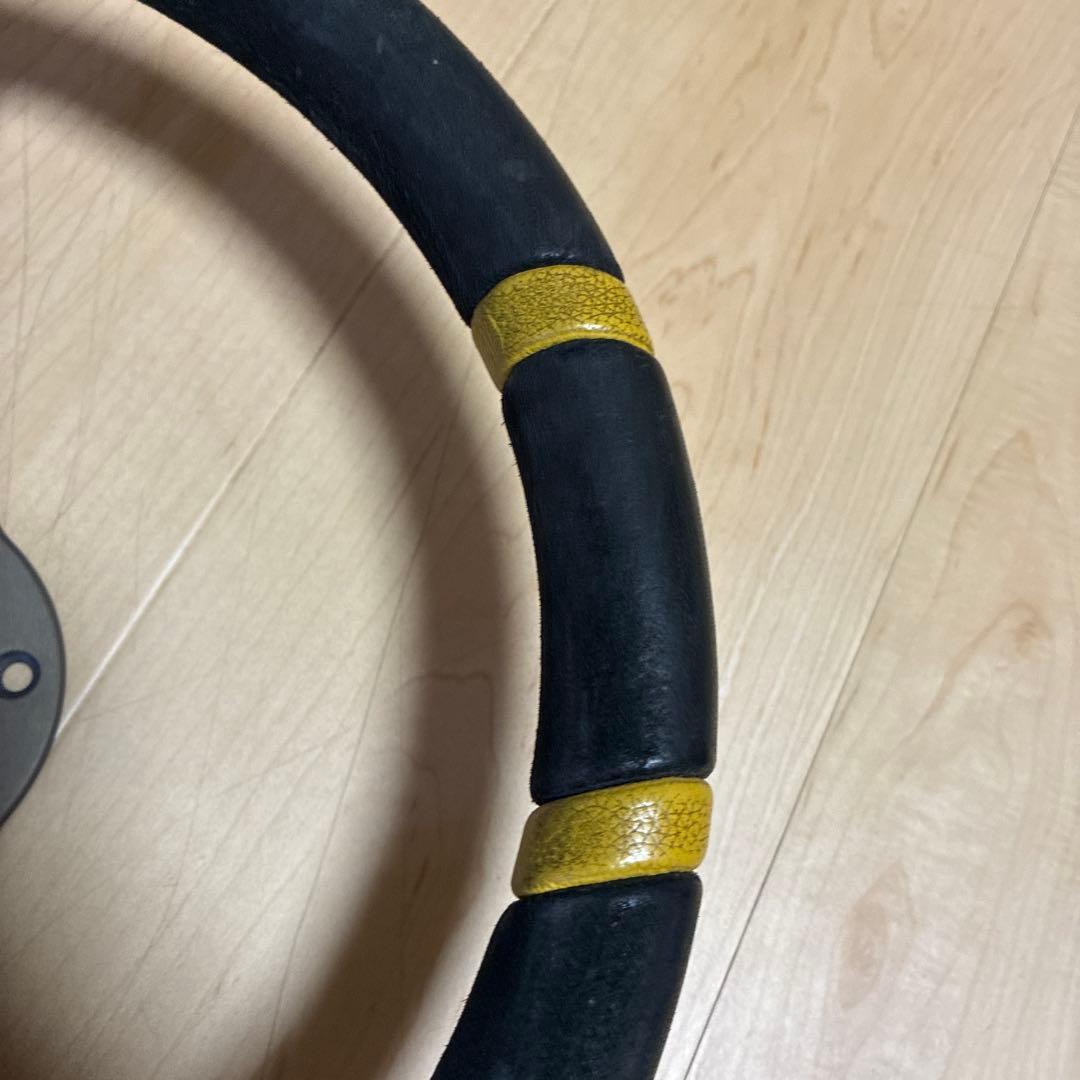 MOMO ステアリング ブラック/黄色330mm ドリフト　33パイ