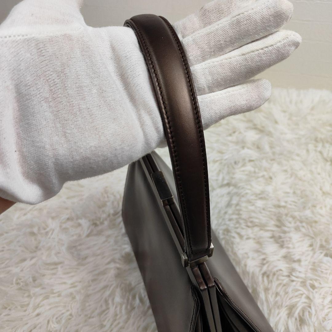 本日限定価格　グッチ　ハンドバッグ　トップハンドル　がま口　ロゴ金具　肩掛け