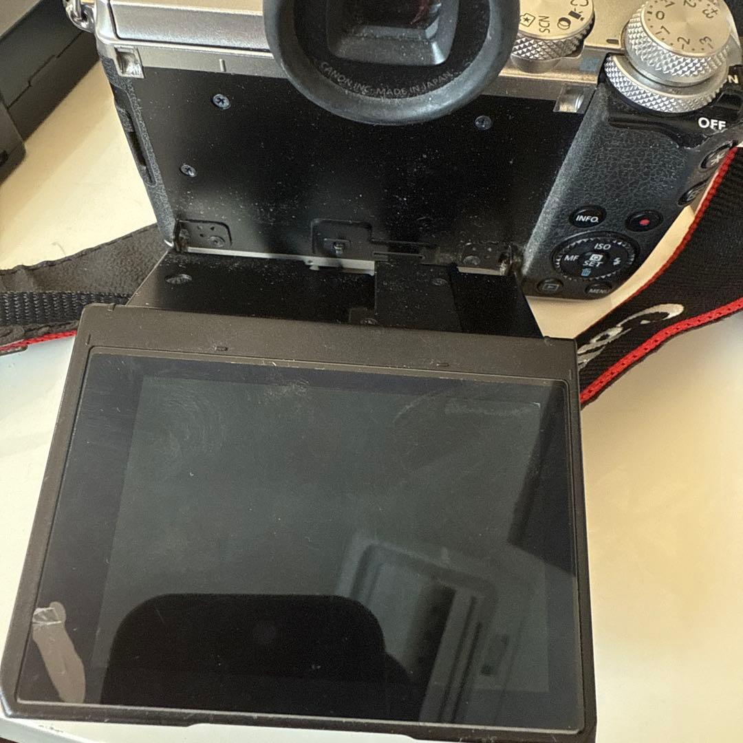 Canon eos m6 シルバー　ズームレンズ&EVF付 (レンズ不具合あり)