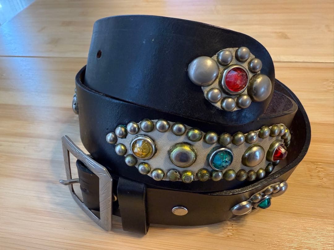 超レア‼️⭐️ウルフズヘッド⭐️マルチカラーストーン⭐️シルバースタッズベルト