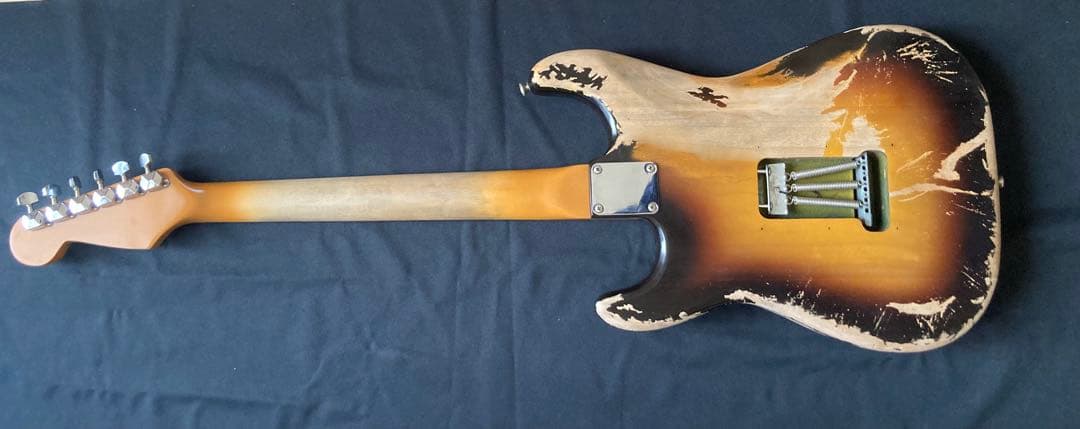 早い者勝ち　#16ストラトキャスタータイプ　ニトロセルロースラッカー塗装