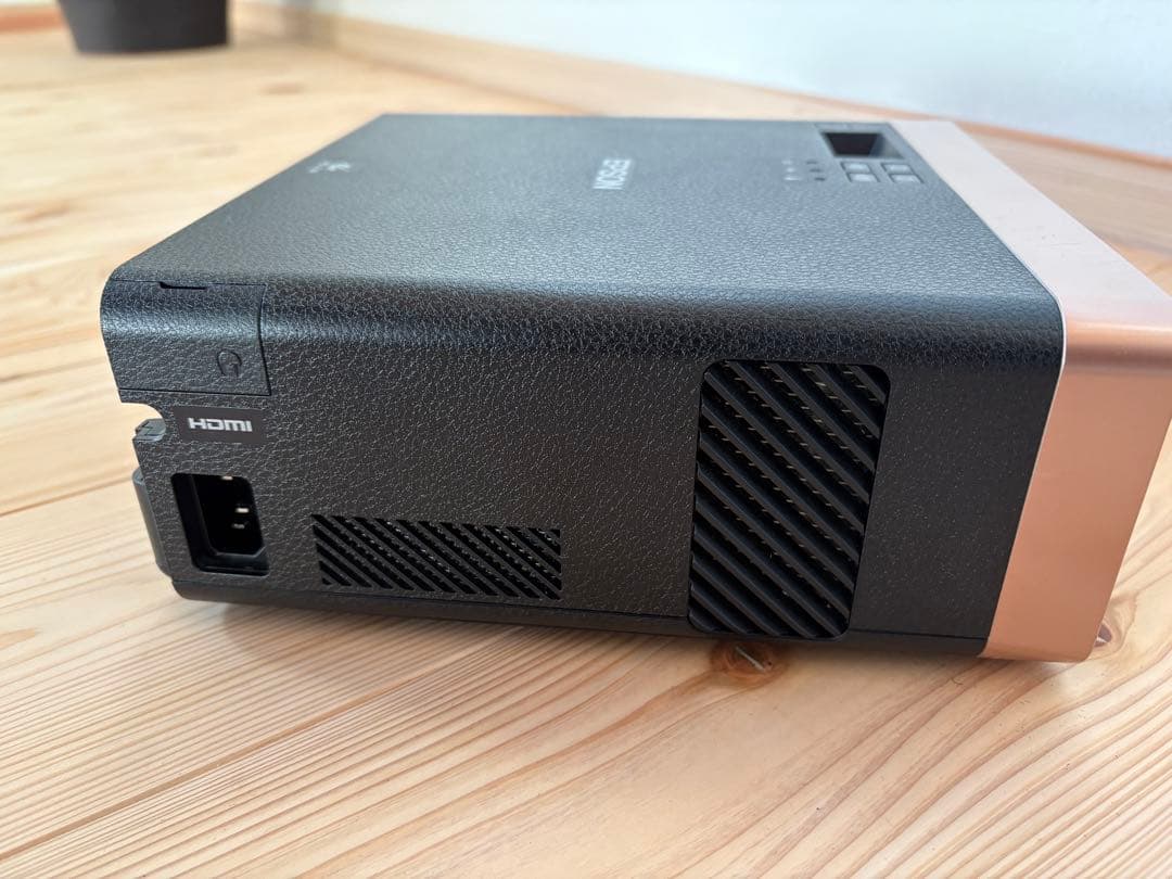 EPSONエプソンEF-100BDreamioホームプロジェクター