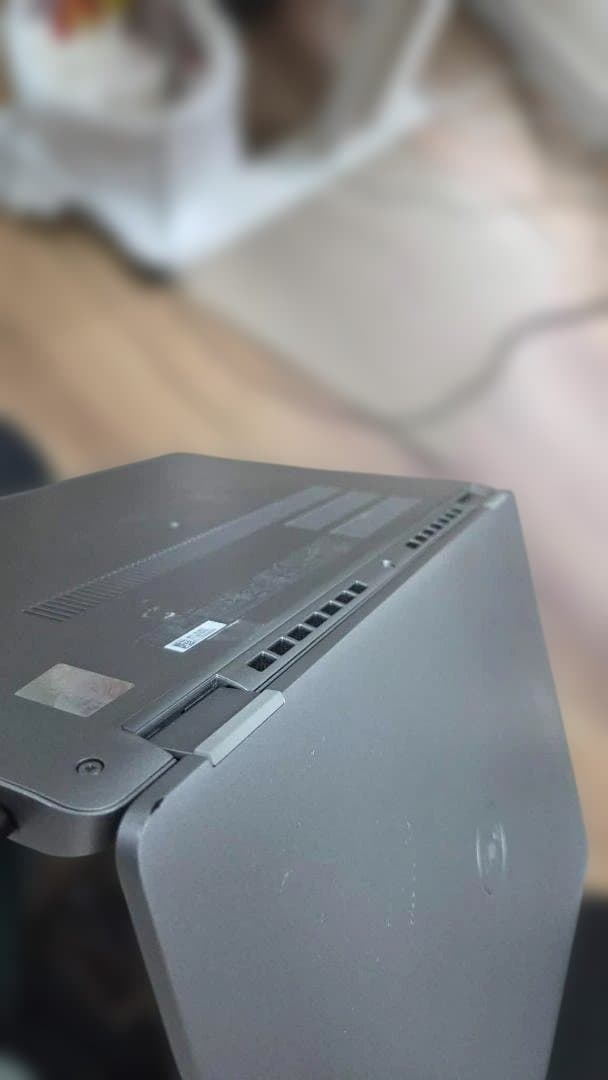 【中古】Dell Latitude5330 バッテリー減り早いのでジャンク扱い